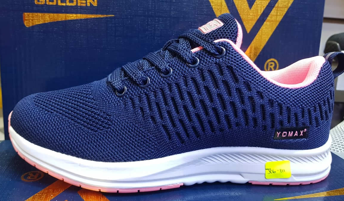 Zapatilla para mujer J06-111