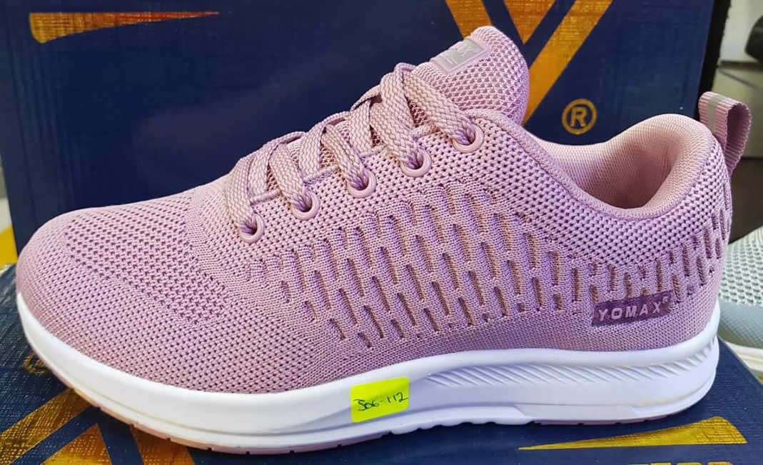 Zapatilla para mujer J06-112