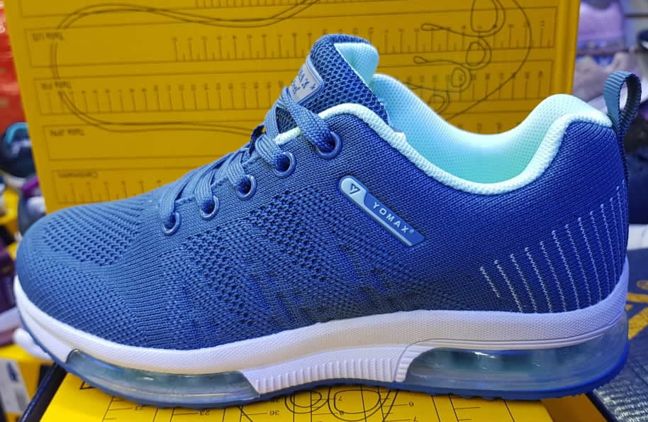 Zapatilla para mujer Y354075-002