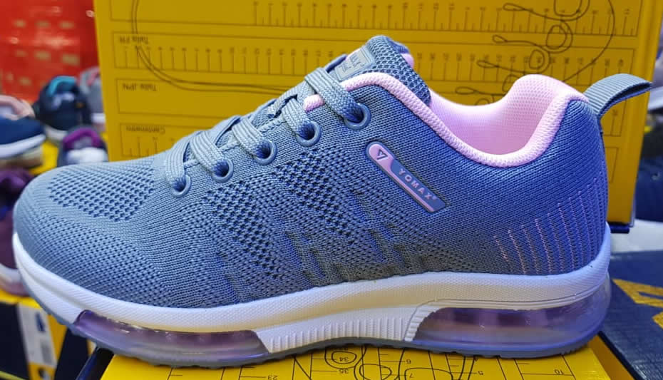 Zapatilla para mujer Y354075-003